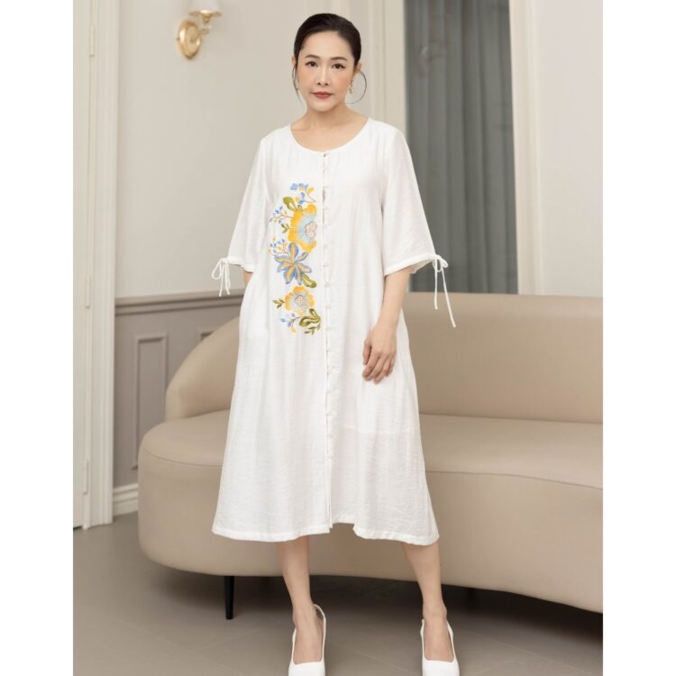 đầm suông cho U50 màu trắng phong cách Hàn Quốc