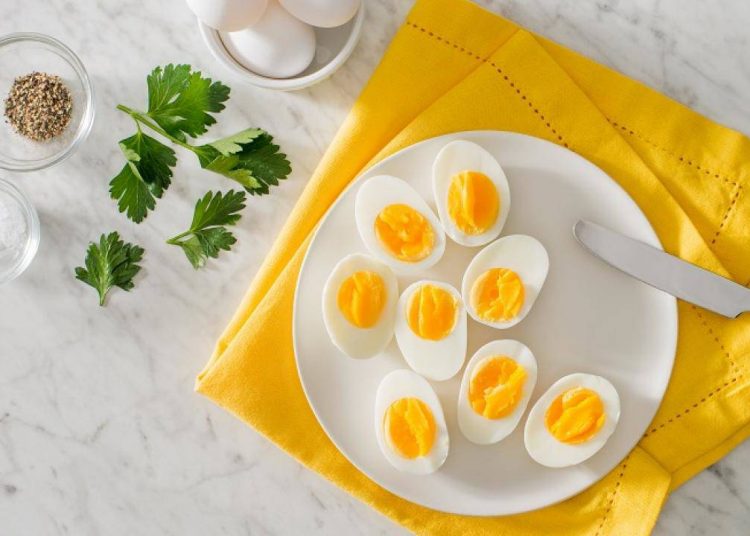 Nấu ăn ngon mỗi ngày: Mẹo luộc trứng có lòng đào