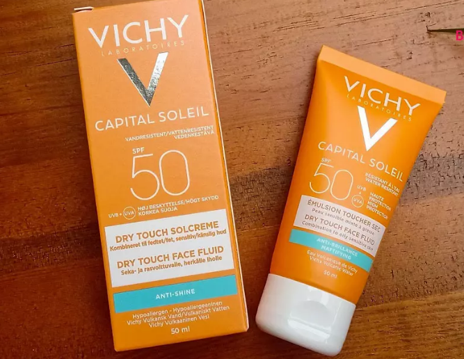  Kem chống nắng nâng tone kiềm dầu Vichy Capital Soleil SPF50+