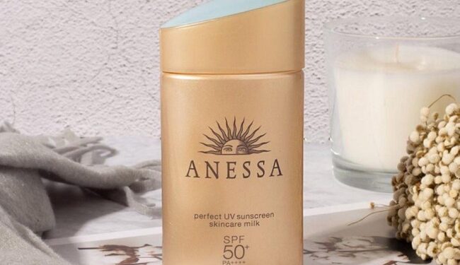 Kem chống nắng Anessa Perfect UV Sunscreen Skincare Milk SPF50+ PA+++